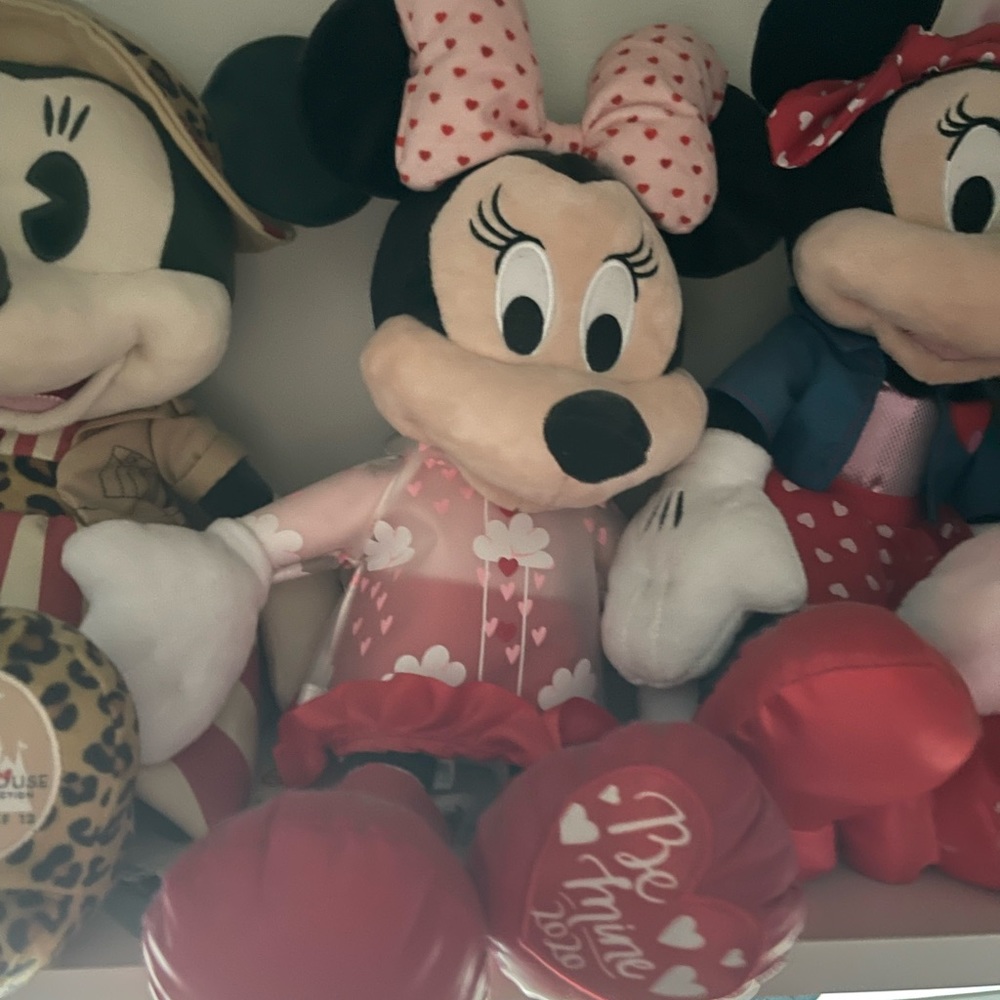 Minnie Mouse Valentine Pink Plush